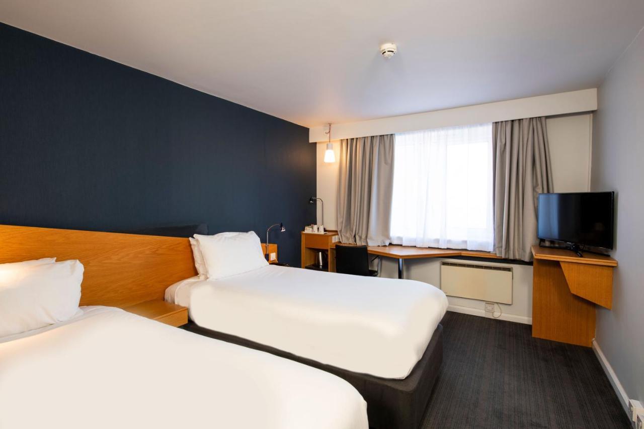 Holiday Inn Express Gloucester - South, An Ihg Hotel Buitenkant foto