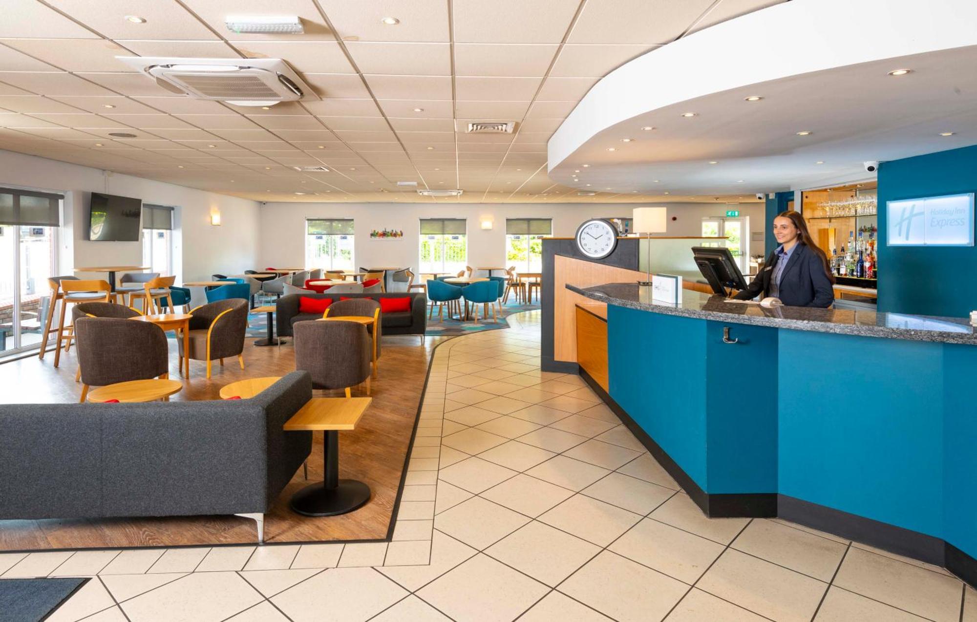 Holiday Inn Express Gloucester - South, An Ihg Hotel Buitenkant foto