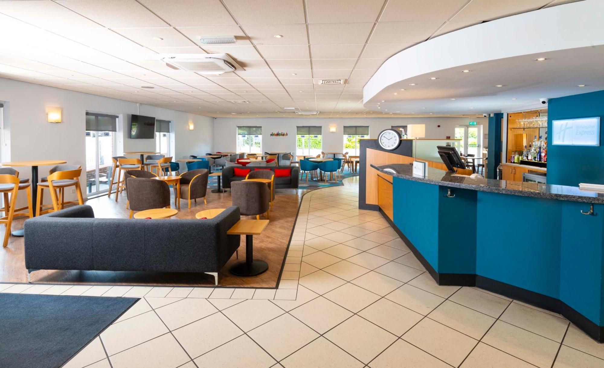 Holiday Inn Express Gloucester - South, An Ihg Hotel Buitenkant foto