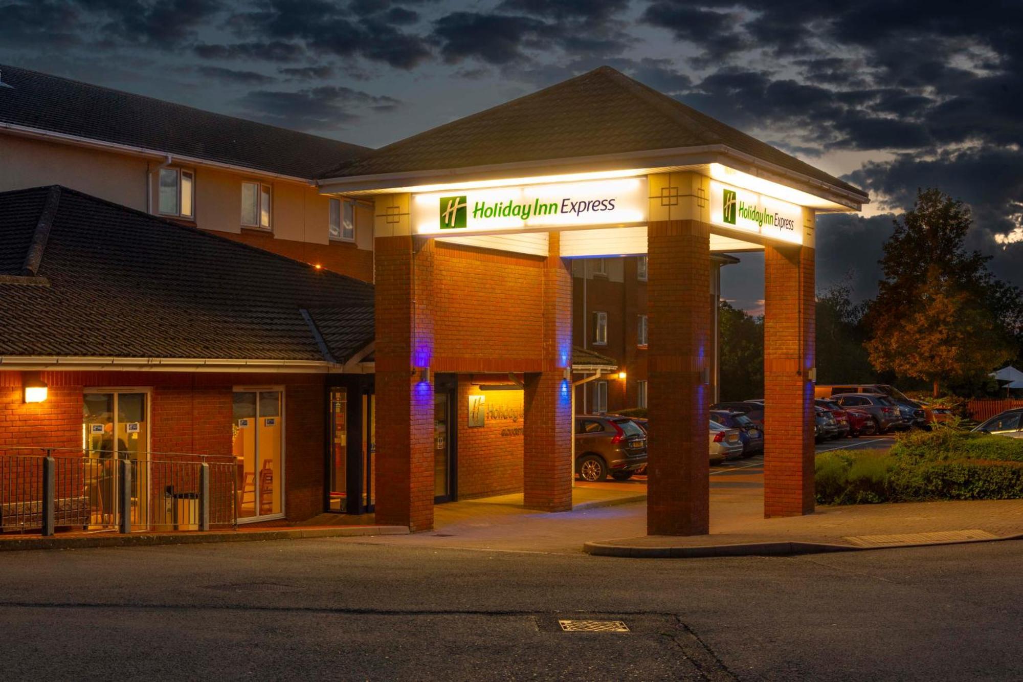 Holiday Inn Express Gloucester - South, An Ihg Hotel Buitenkant foto